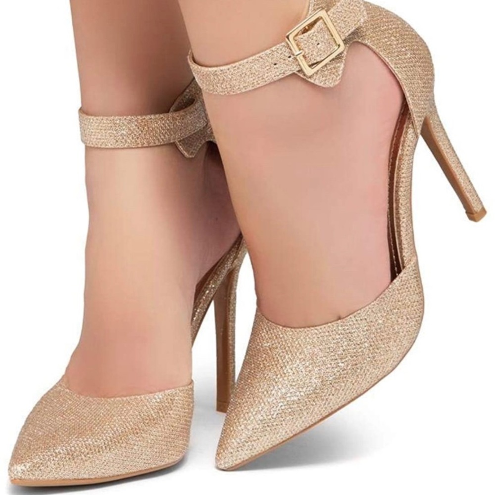 New in box rose gold glitter heels size 8